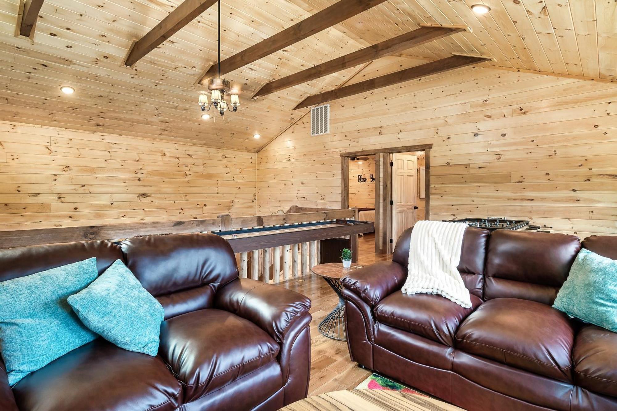Smokiesboutiquecabins Would Love To Host You At Dolly'S Cute Cabin! 4 Suites With Private Bathrooms - Hot Tub, Fire Pit, Game Room, Resort Pool Open Memorial Day Through Labor Day! 개틀린버그 외부 사진
