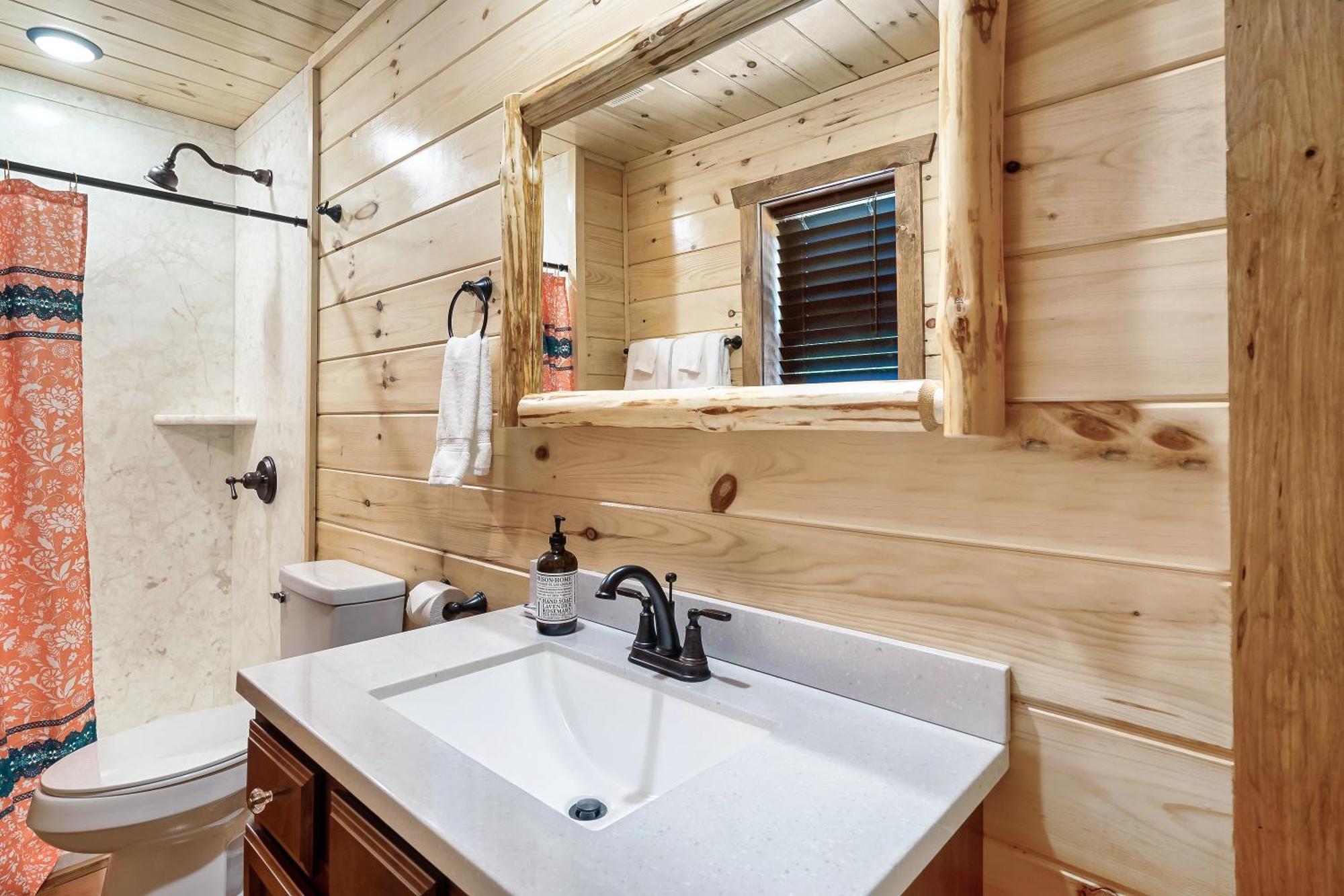 Smokiesboutiquecabins Would Love To Host You At Dolly'S Cute Cabin! 4 Suites With Private Bathrooms - Hot Tub, Fire Pit, Game Room, Resort Pool Open Memorial Day Through Labor Day! 개틀린버그 외부 사진