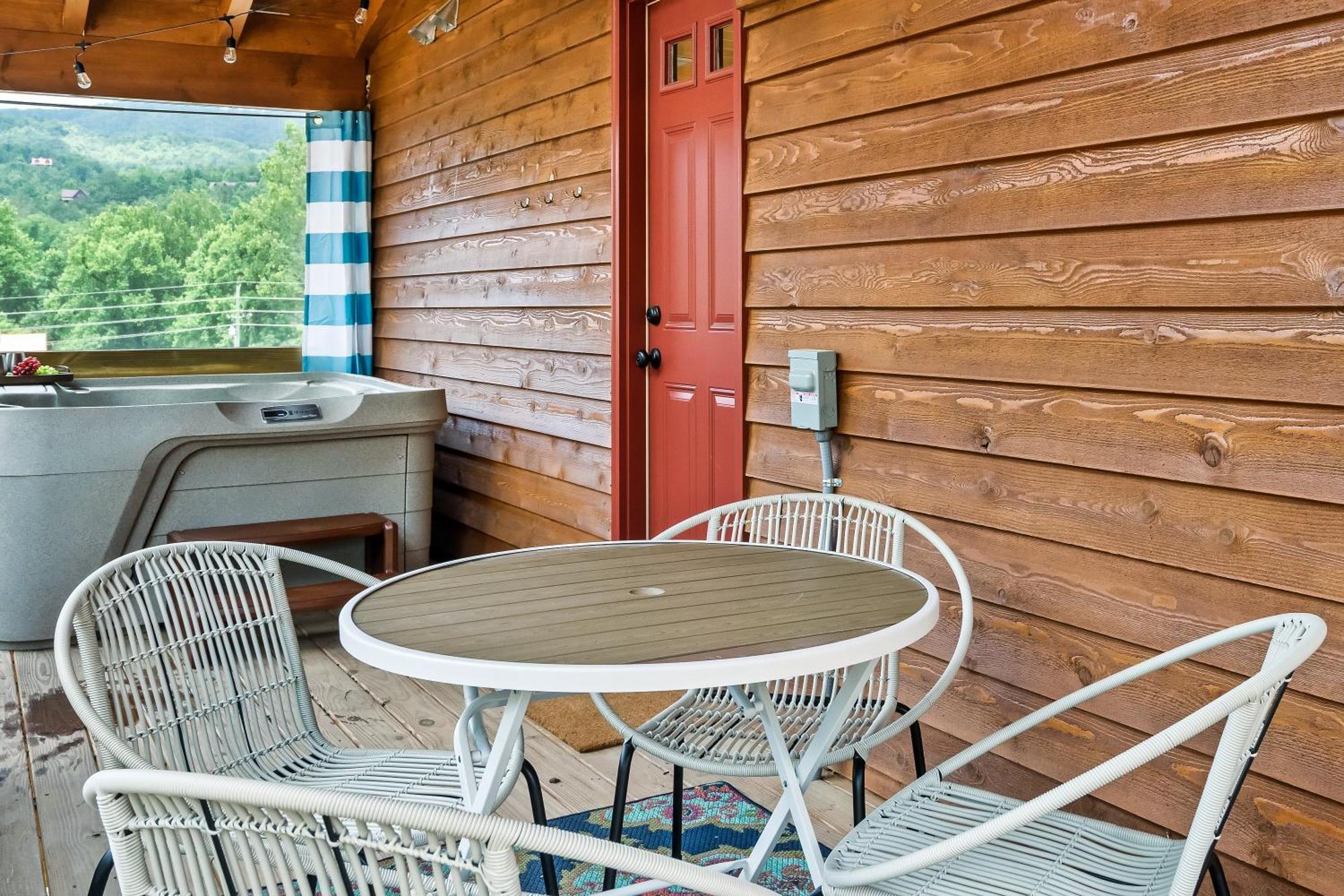 Smokiesboutiquecabins Would Love To Host You At Dolly'S Cute Cabin! 4 Suites With Private Bathrooms - Hot Tub, Fire Pit, Game Room, Resort Pool Open Memorial Day Through Labor Day! 개틀린버그 외부 사진