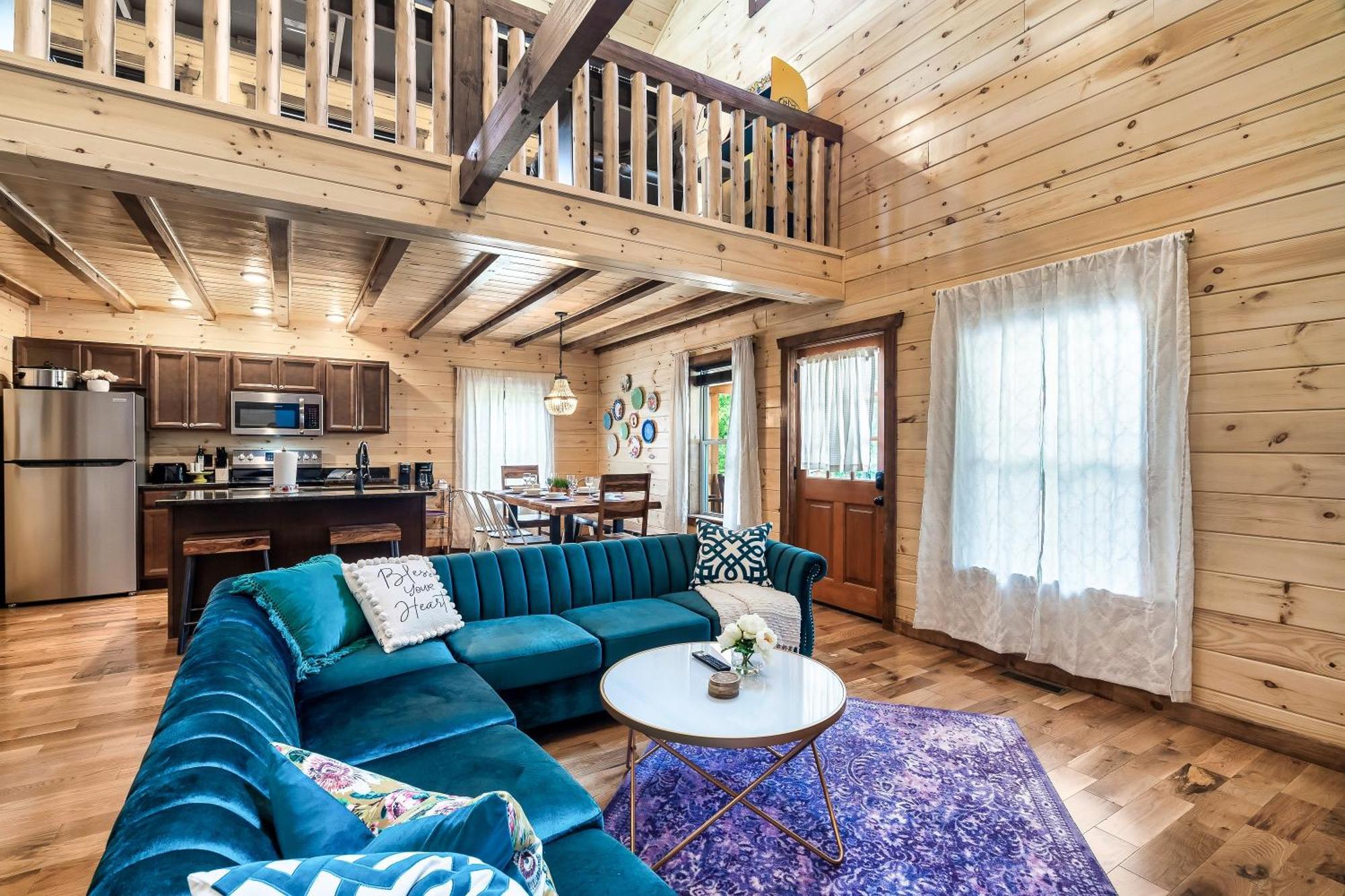 Smokiesboutiquecabins Would Love To Host You At Dolly'S Cute Cabin! 4 Suites With Private Bathrooms - Hot Tub, Fire Pit, Game Room, Resort Pool Open Memorial Day Through Labor Day! 개틀린버그 외부 사진