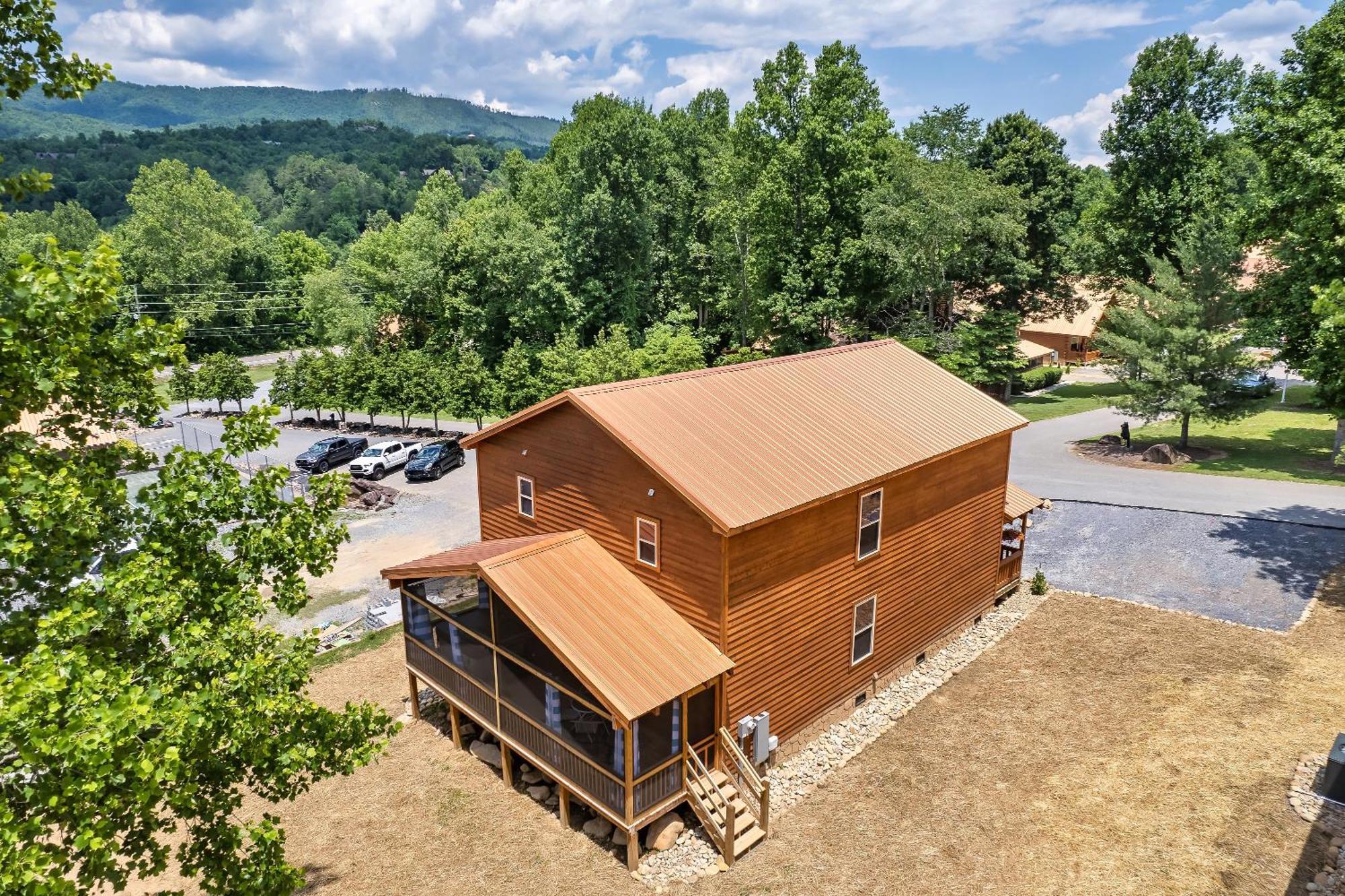 Smokiesboutiquecabins Would Love To Host You At Dolly'S Cute Cabin! 4 Suites With Private Bathrooms - Hot Tub, Fire Pit, Game Room, Resort Pool Open Memorial Day Through Labor Day! 개틀린버그 외부 사진