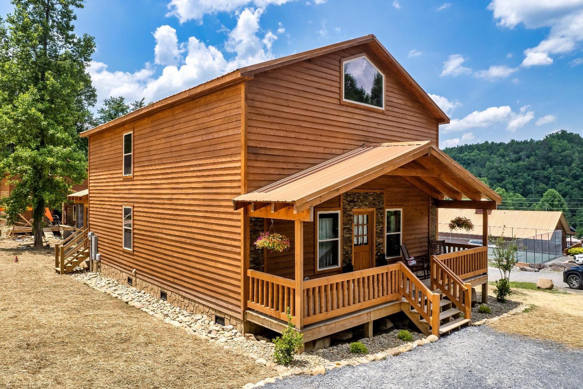 Smokiesboutiquecabins Would Love To Host You At Dolly'S Cute Cabin! 4 Suites With Private Bathrooms - Hot Tub, Fire Pit, Game Room, Resort Pool Open Memorial Day Through Labor Day! 개틀린버그 외부 사진