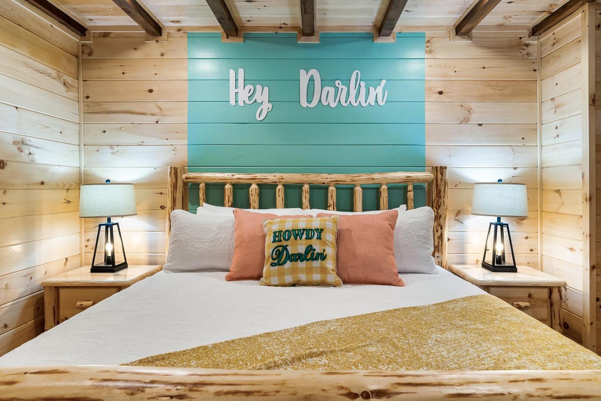 Smokiesboutiquecabins Would Love To Host You At Dolly'S Cute Cabin! 4 Suites With Private Bathrooms - Hot Tub, Fire Pit, Game Room, Resort Pool Open Memorial Day Through Labor Day! 개틀린버그 외부 사진