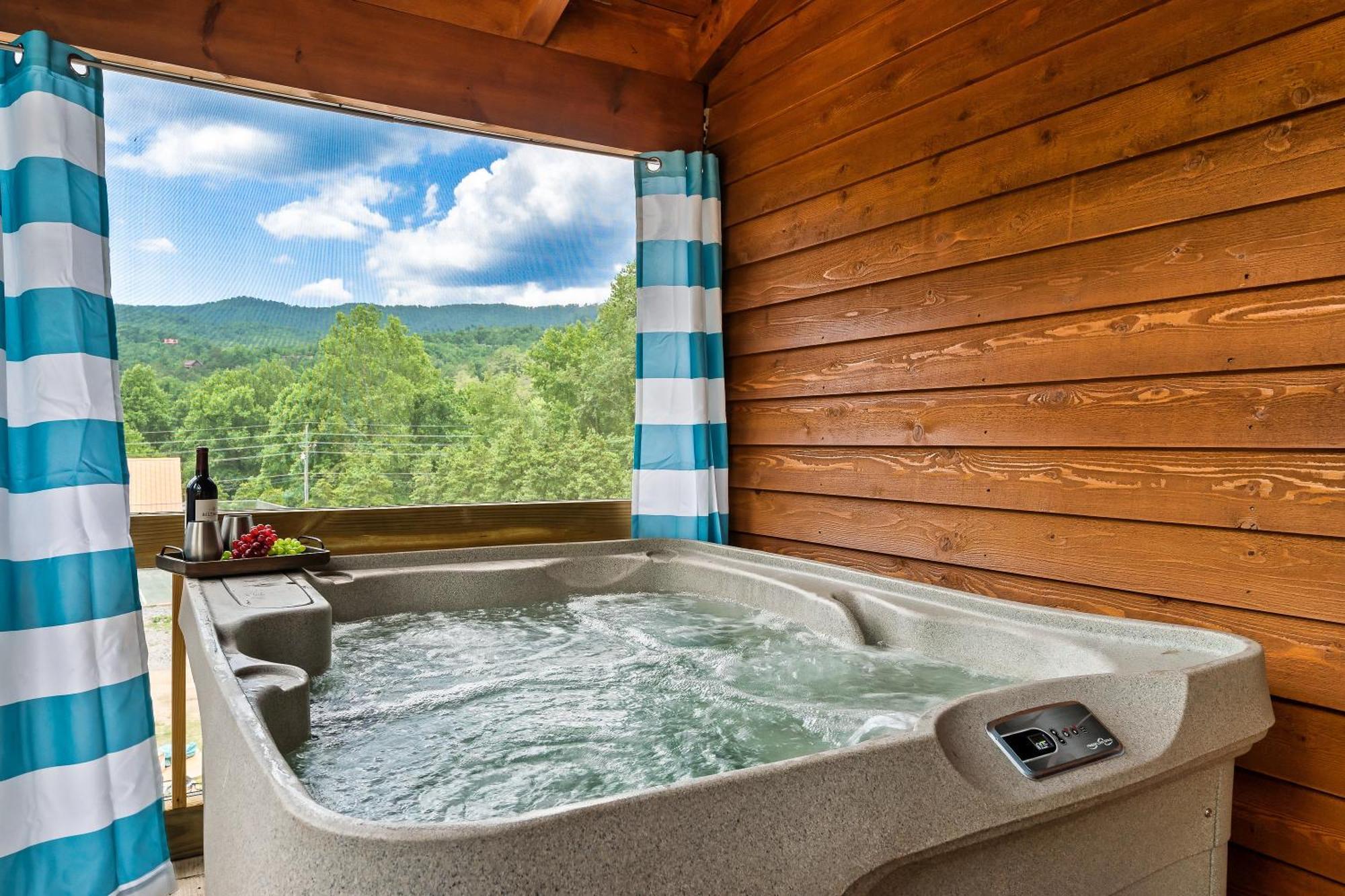 Smokiesboutiquecabins Would Love To Host You At Dolly'S Cute Cabin! 4 Suites With Private Bathrooms - Hot Tub, Fire Pit, Game Room, Resort Pool Open Memorial Day Through Labor Day! 개틀린버그 외부 사진