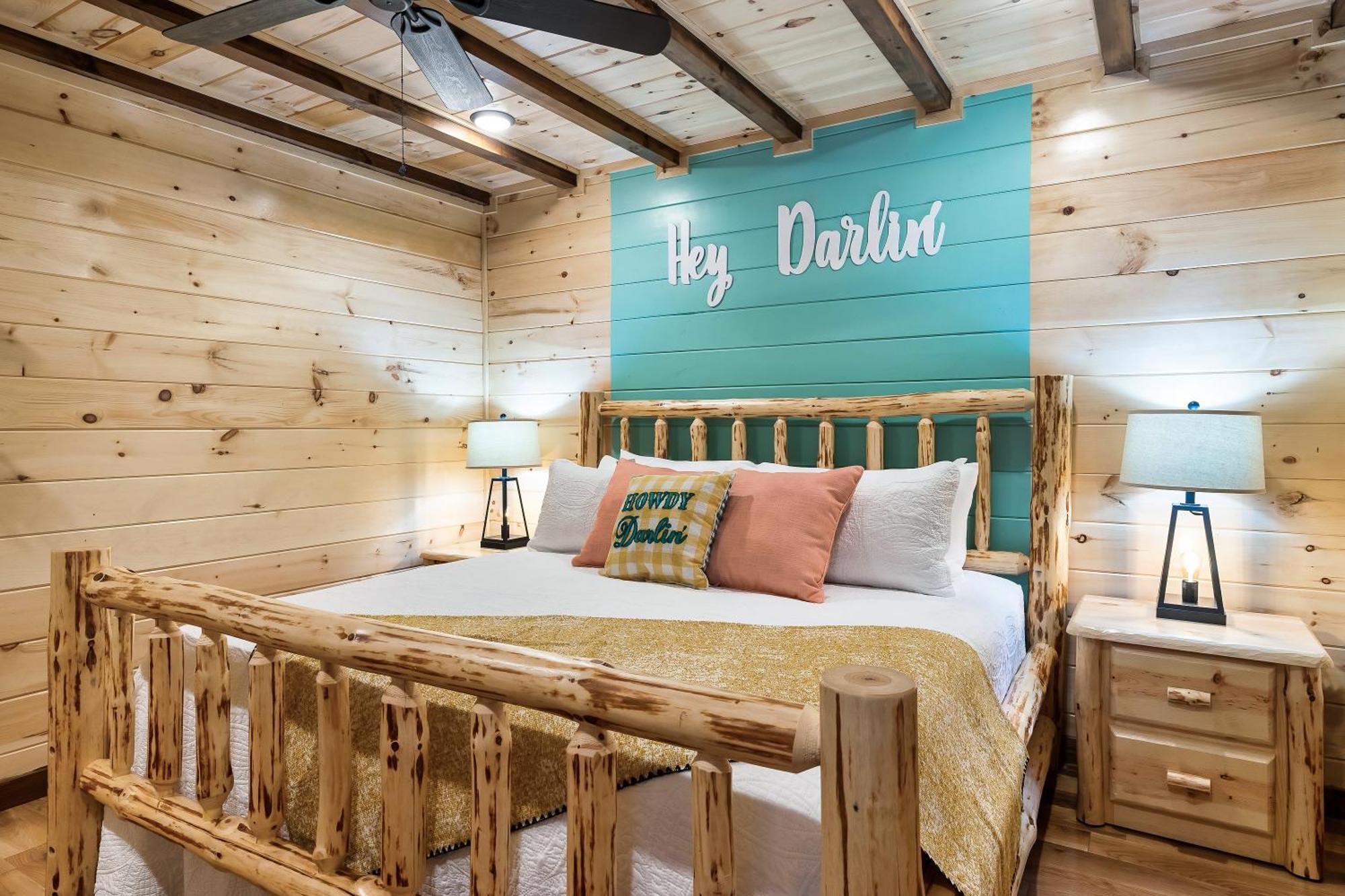 Smokiesboutiquecabins Would Love To Host You At Dolly'S Cute Cabin! 4 Suites With Private Bathrooms - Hot Tub, Fire Pit, Game Room, Resort Pool Open Memorial Day Through Labor Day! 개틀린버그 외부 사진
