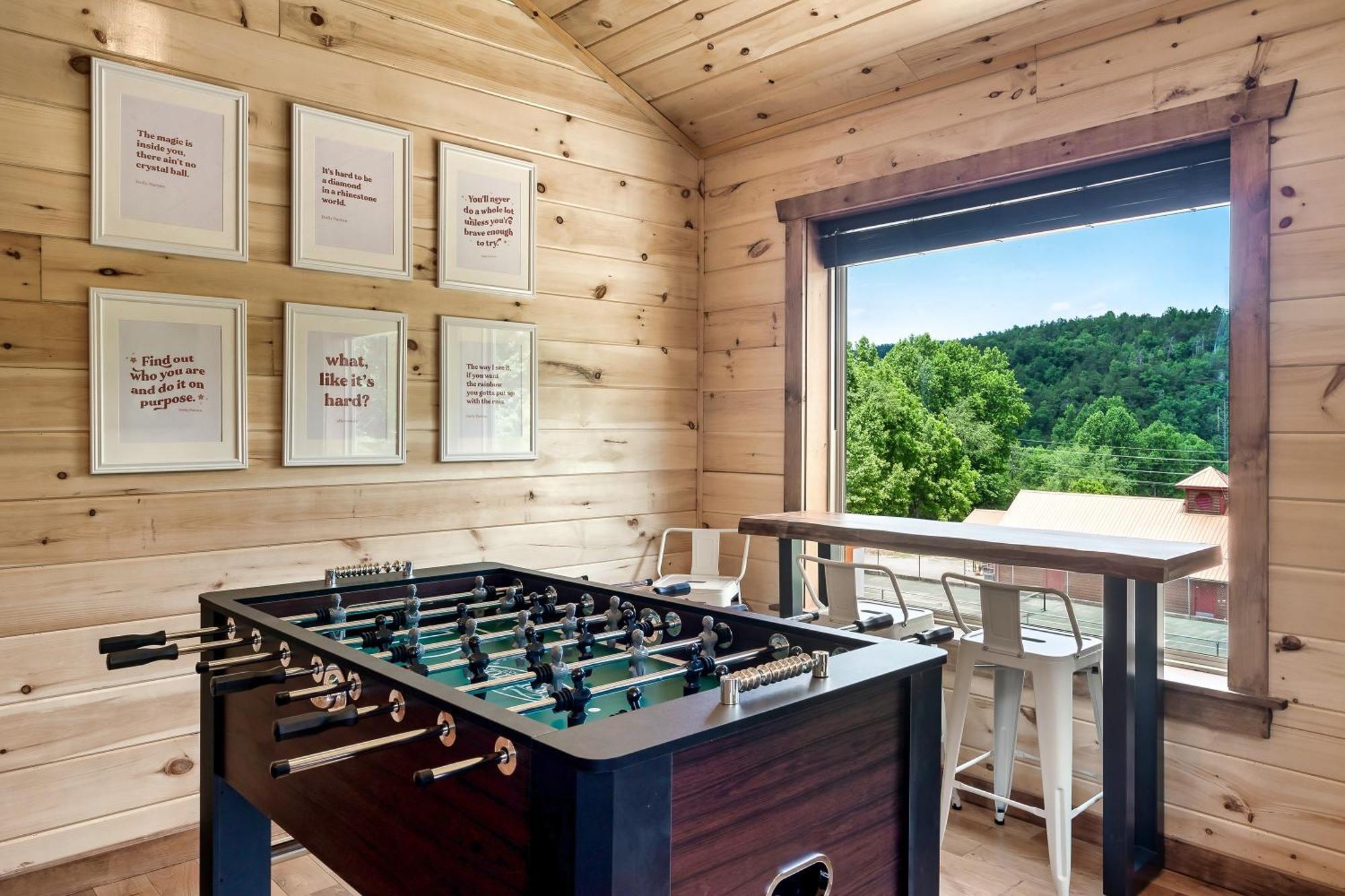 Smokiesboutiquecabins Would Love To Host You At Dolly'S Cute Cabin! 4 Suites With Private Bathrooms - Hot Tub, Fire Pit, Game Room, Resort Pool Open Memorial Day Through Labor Day! 개틀린버그 외부 사진
